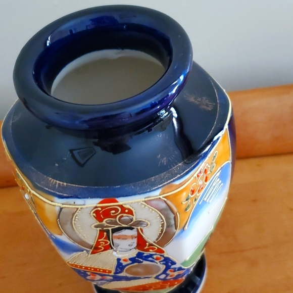 Beautiful Vase - Picture 5 of 5